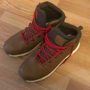 Man boots like new